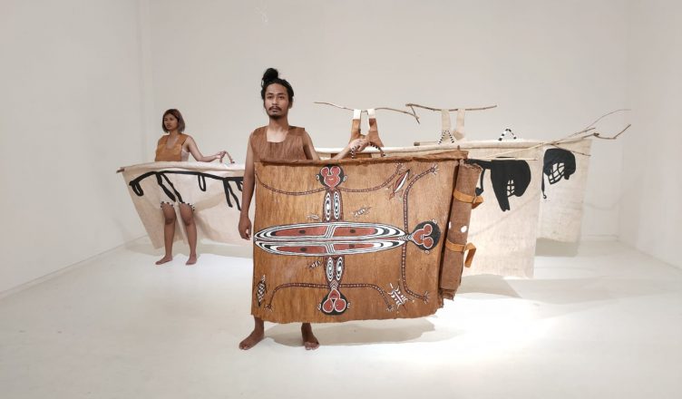 Pakaian kulit kayu Biennale Jogja